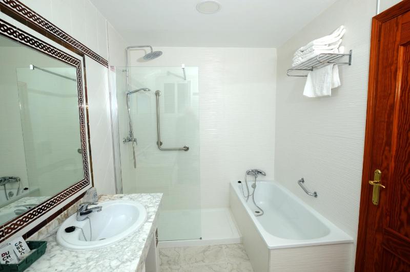 Quadruple Room image 2