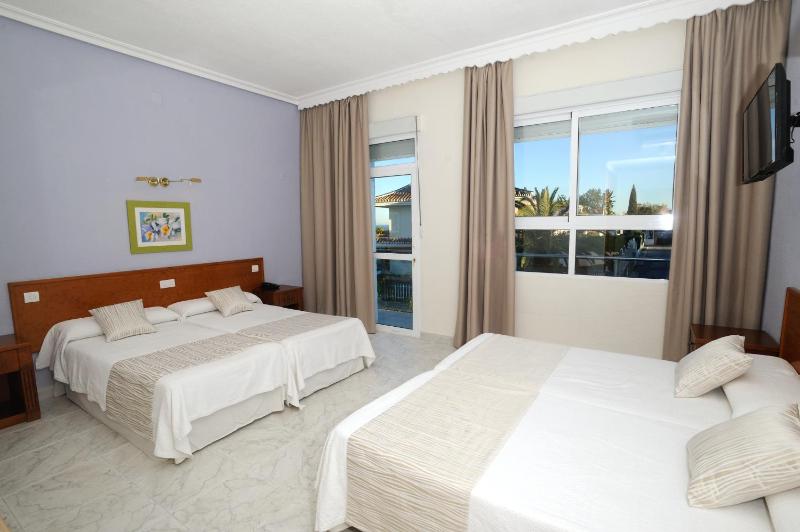 Quadruple Room image 3