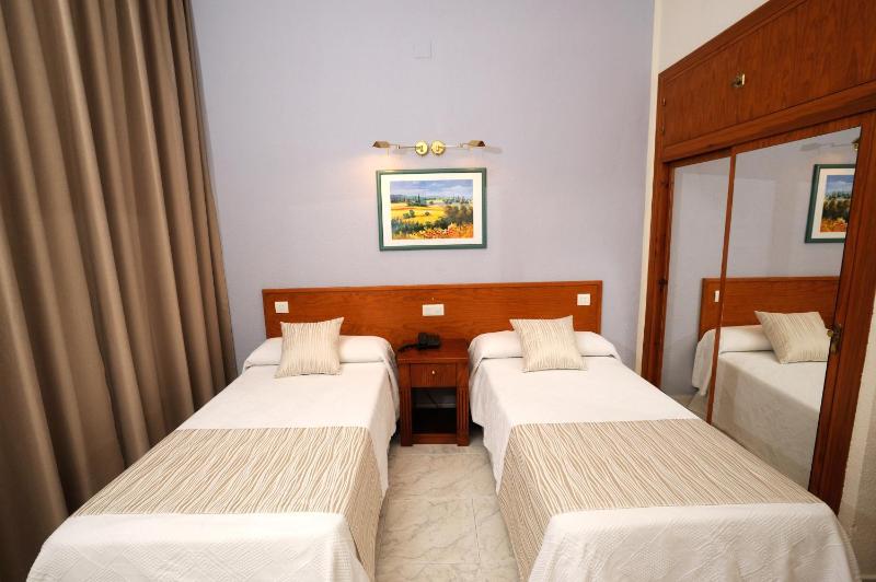Double or Twin Room image 3