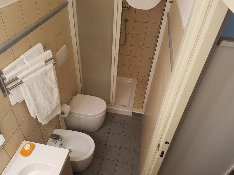 Small Double Room image 4