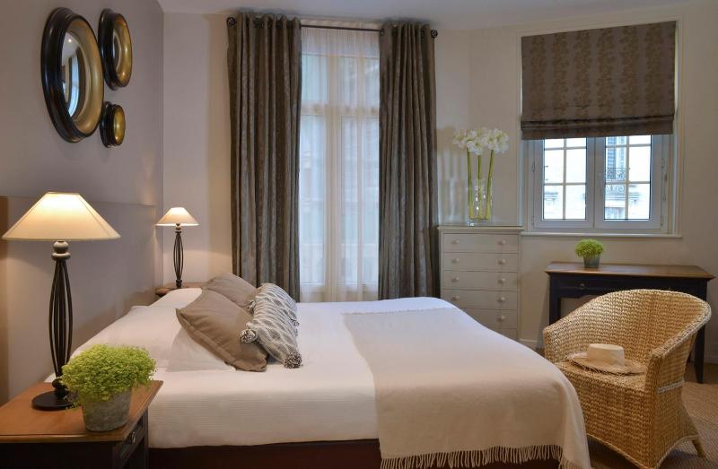 Privilege double room – Main villa image 4