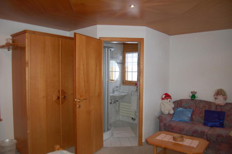 Double Room image 4