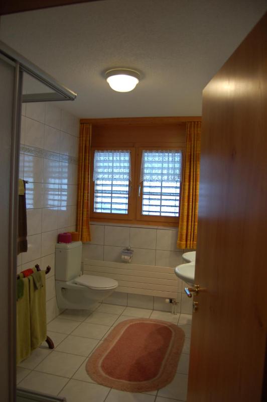 Family Room (6 Adults) image 2