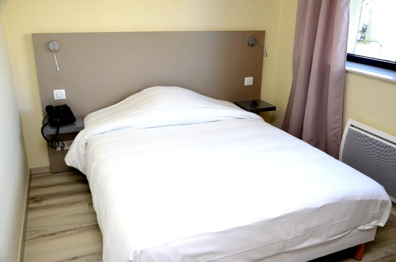 Double Room with City View image 1