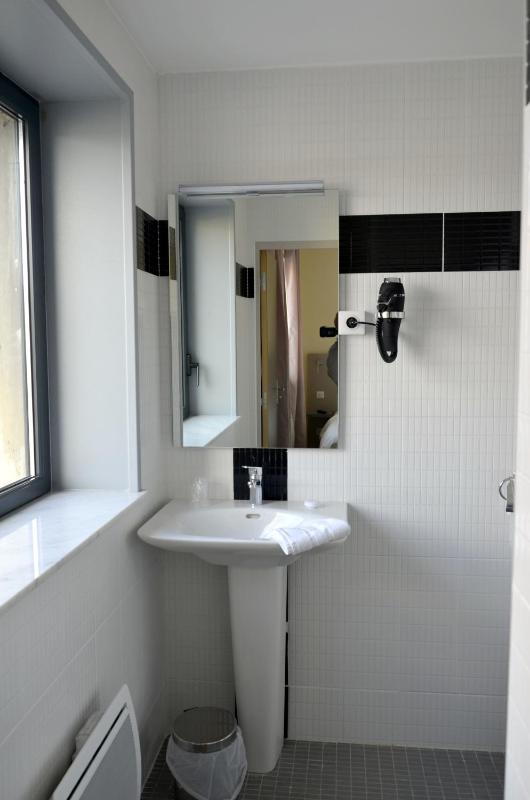 Double Room with City View image 3