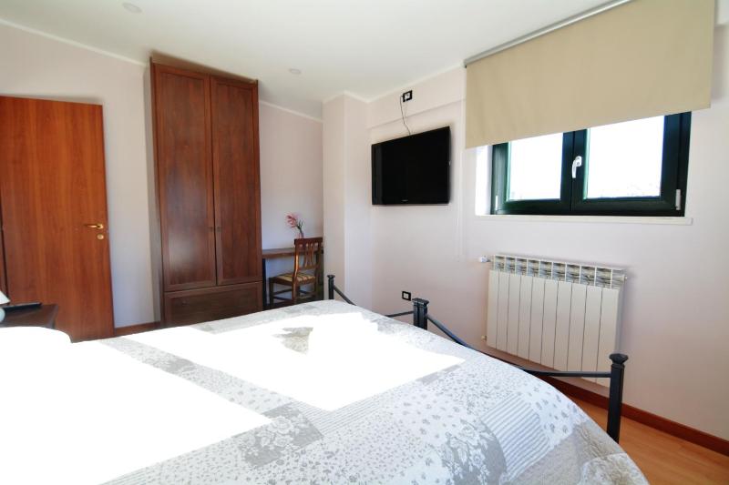 Double Room with Private External Bathroom image 3