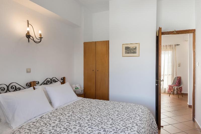 Quadruple Room image 2