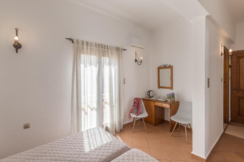 Quadruple Room image 3