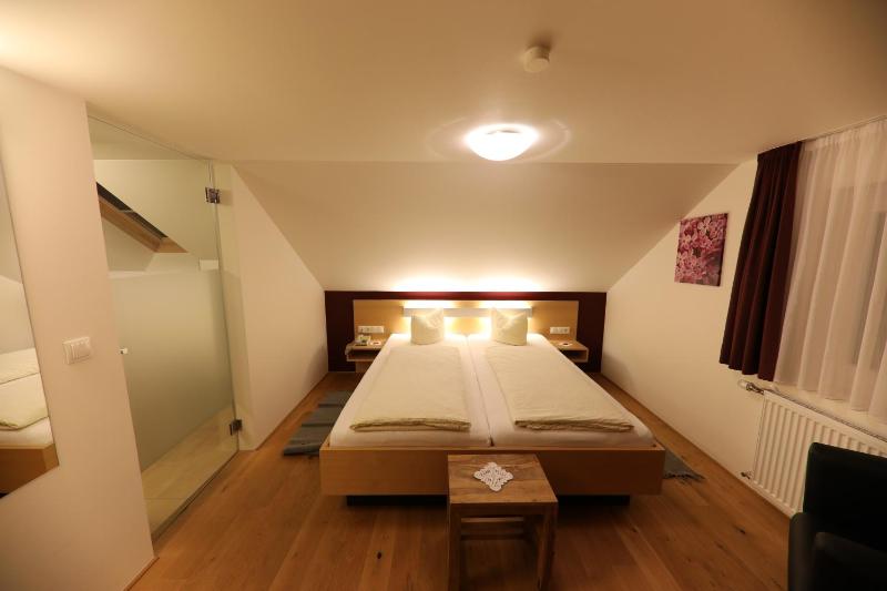 Small Double Room image 3