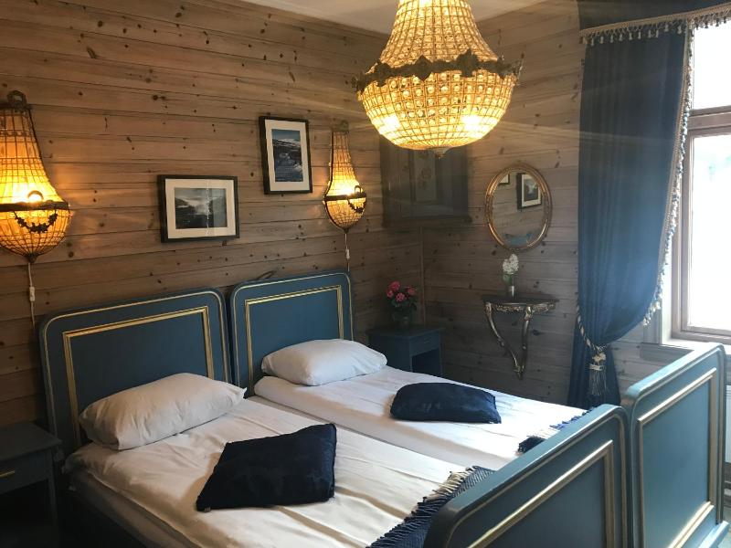 Double Room with Shared Bathroom image 3