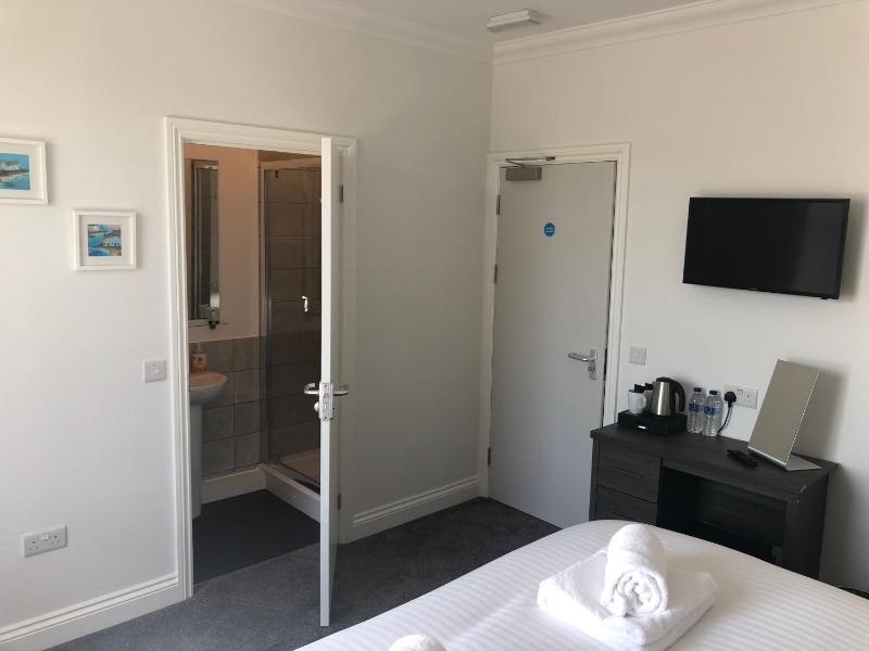 Double or Twin Room with Harbour View image 4