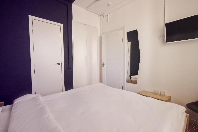 Small Double Room image 2