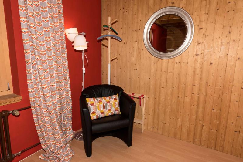 Single Room with Shared Bathroom image 4