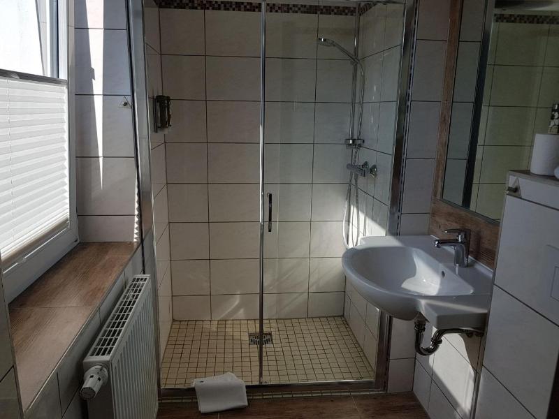 Deluxe Single Room with Balcony image 2