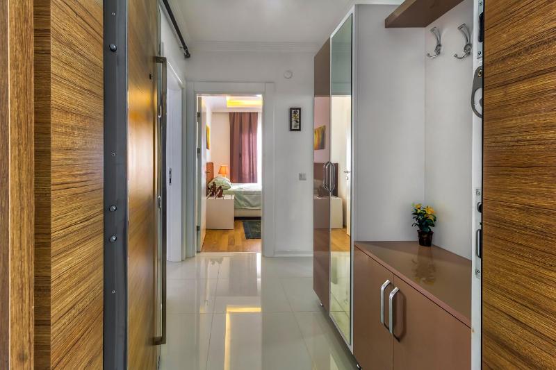 One-Bedroom Apartment image 3