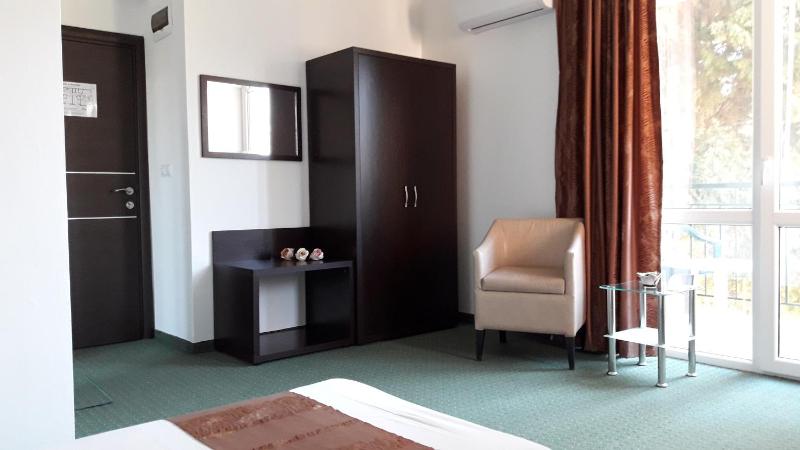 Deluxe Double Room image 3