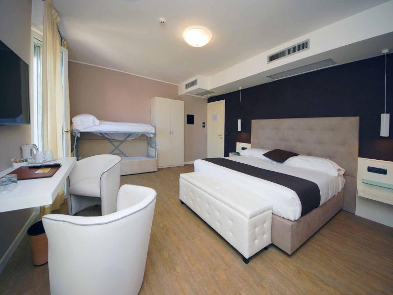Superior Quadruple Room image 2