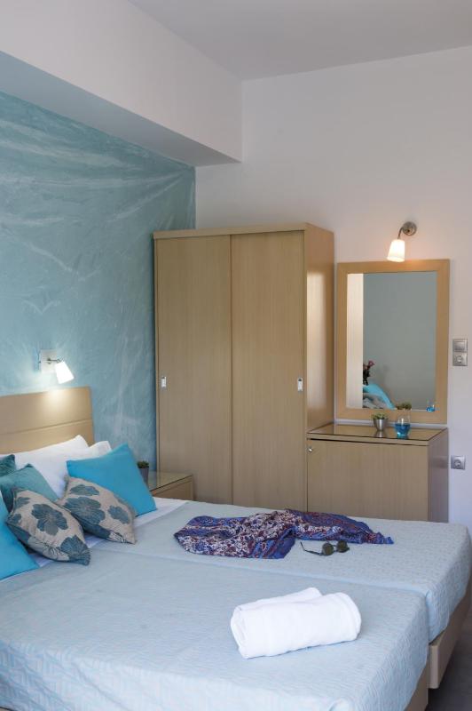 Double or Twin Room Ground Floor with Veranda and Side Sea View image 4