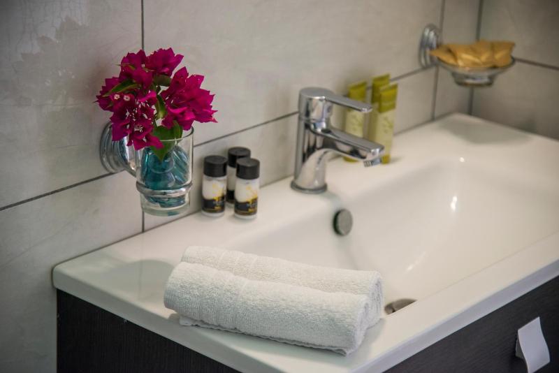 Standard Room image 4