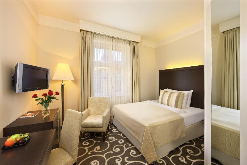 Superior Double or Twin Room image 2