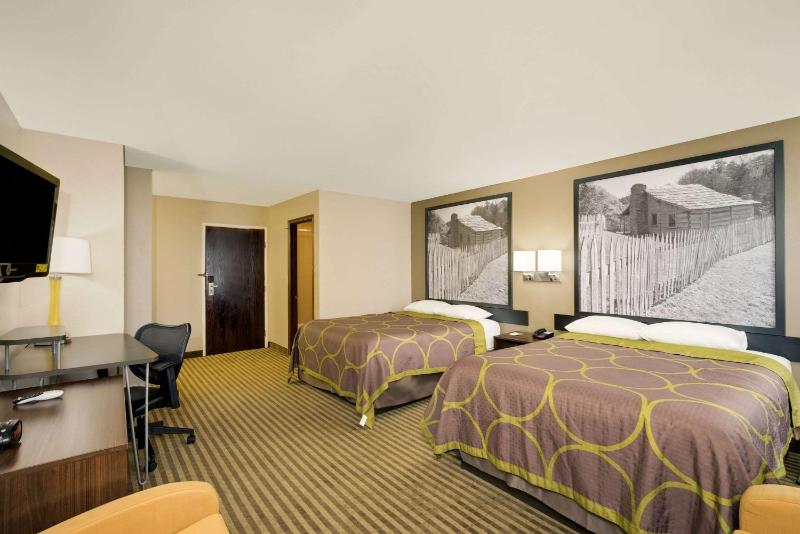 Queen Room with Two Queen Beds - Non-Smoking image 2