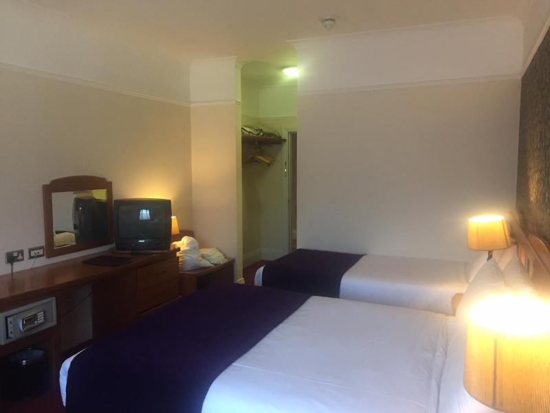 Twin Room image 1