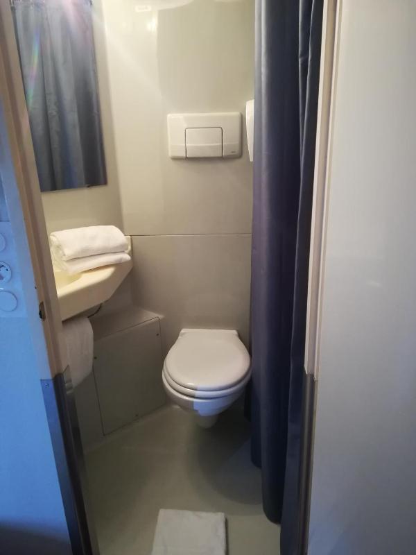 Triple Room (1 Double Bed + 1 Single Bed) image 3