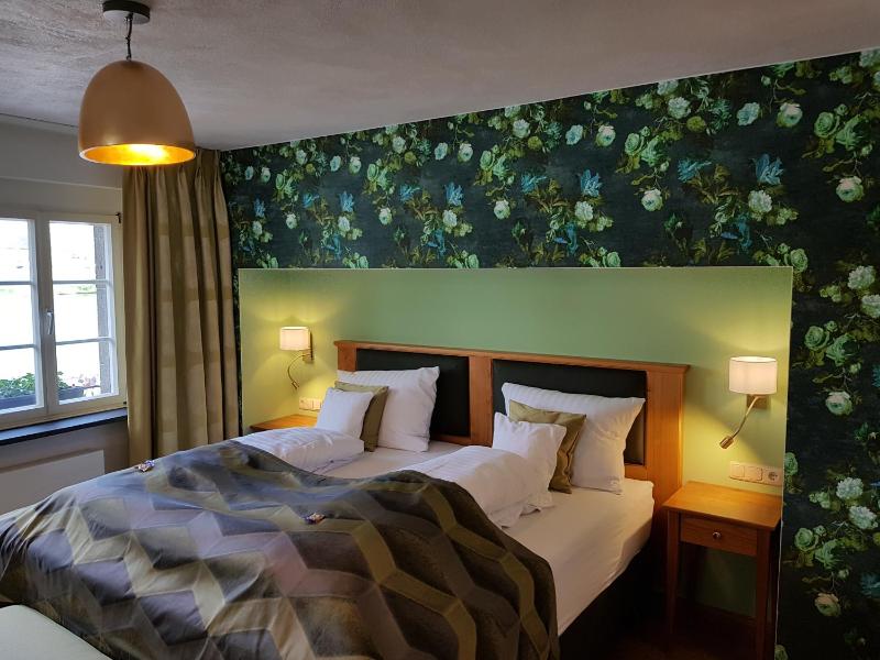 Junior Suite with Moselle view image 3