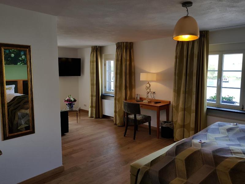 Junior Suite with Moselle view image 4
