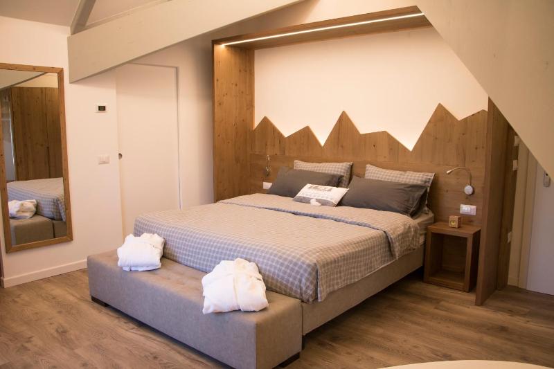 One-Bedroom Suite - Penthouse image 2
