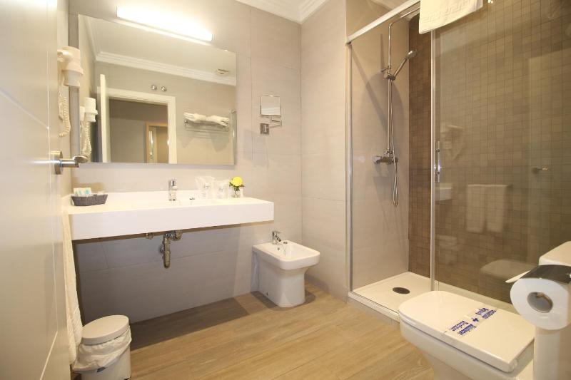 Superior Double Room image 4