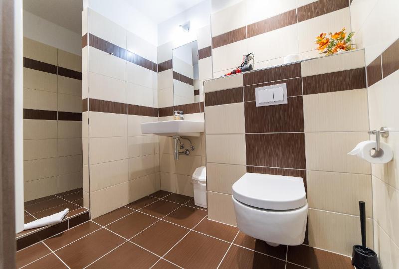 Quadruple Room with Private Bathroom image 2