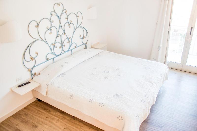 Double Room with Balcony image 4