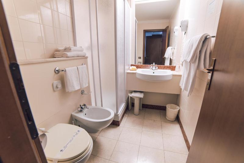 Quadruple Room image 3