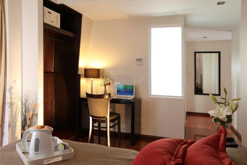 Europlaza Hotel & Suites - image 4