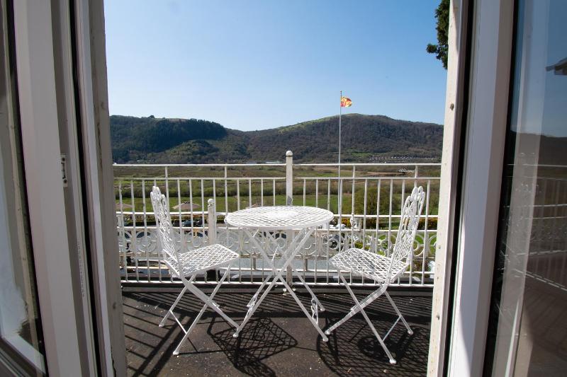 Quadruple Suite with Mountain View image 4