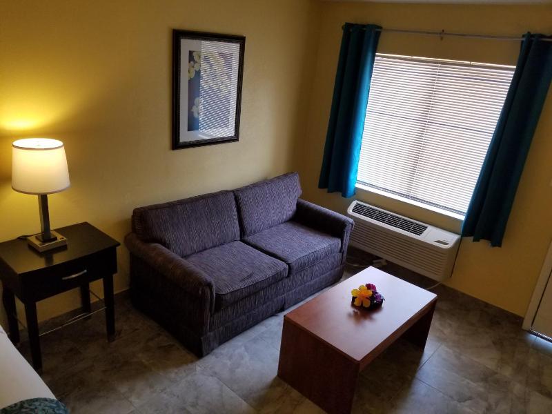Deluxe King Room with King Bed image 3