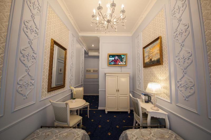 Standard Twin Room image 2