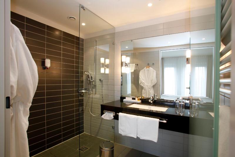 Double or Twin Room with Balcony image 2