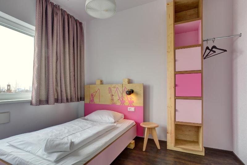 Single Room image 4