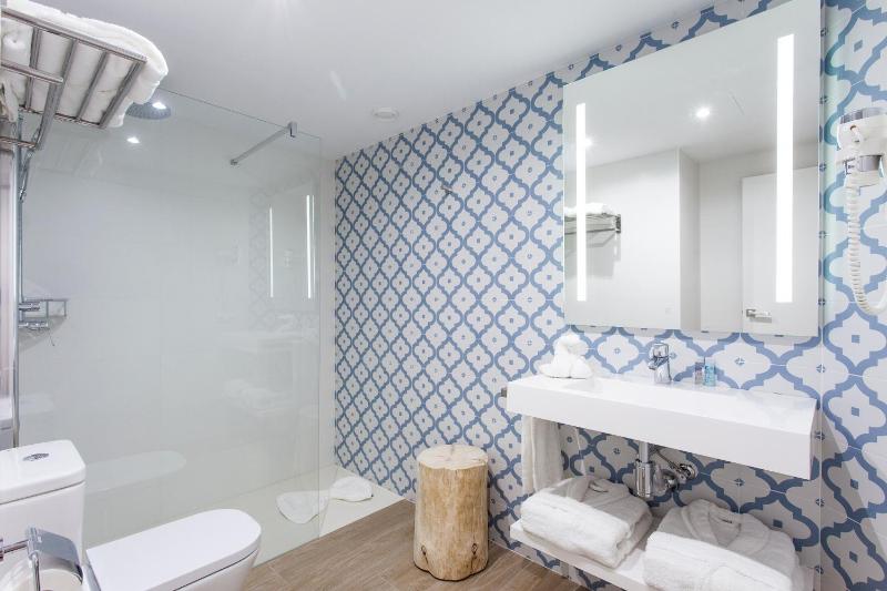 Premium Apartment with Sea View image 4