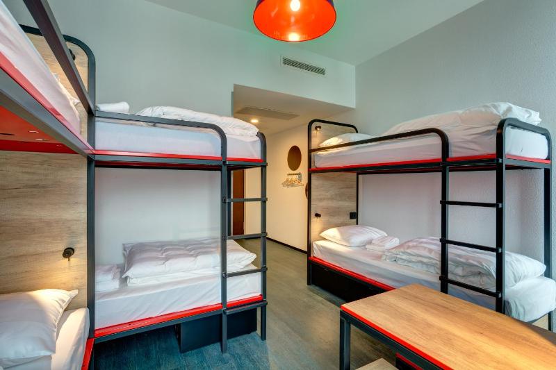Family Room to 6-Bed Room (Only Bunk Beds) image 4