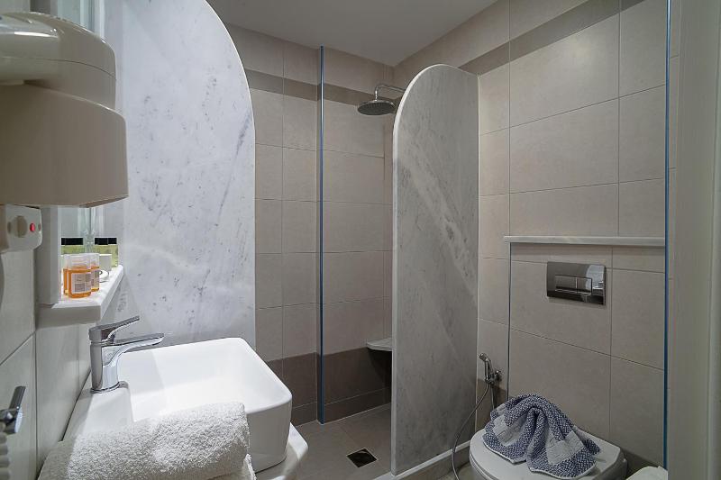 Budget Double or Twin Room image 3