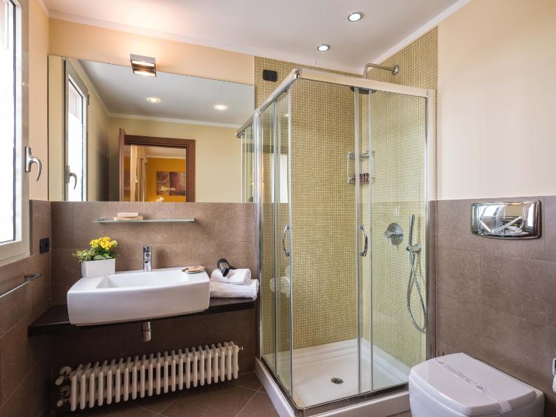 Double Room (1 Adult) image 3