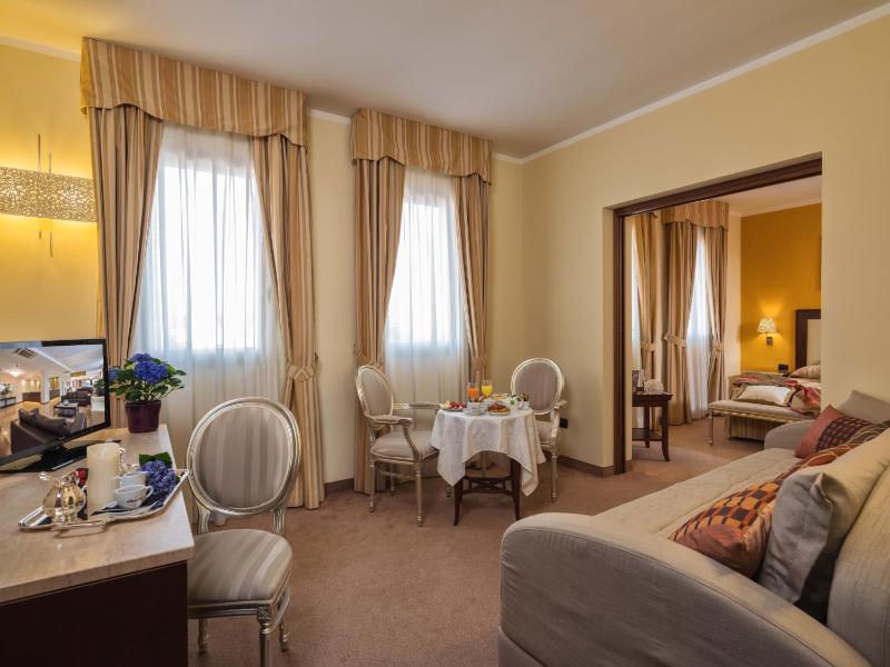 Junior Suite image 4