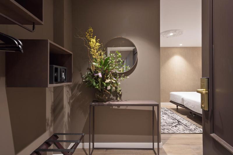 Quadruple Room image 2