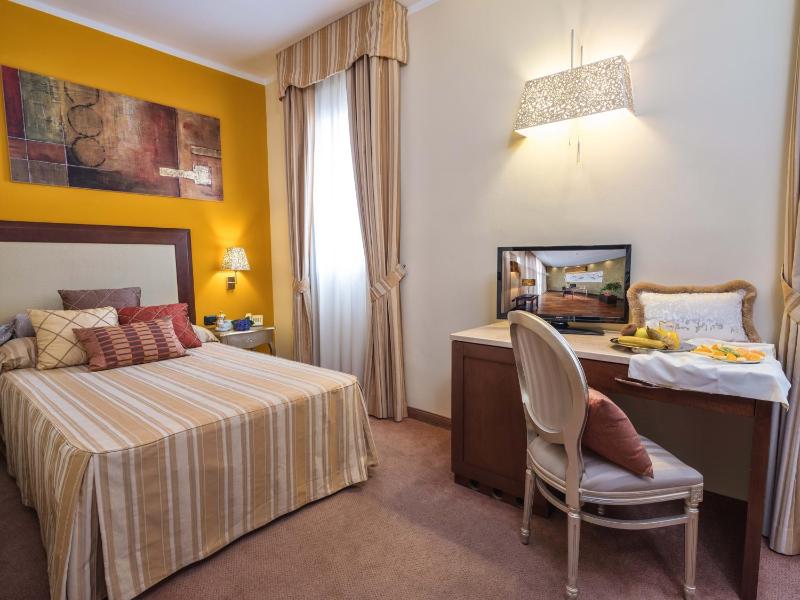 Classic Double or Twin Room image 1