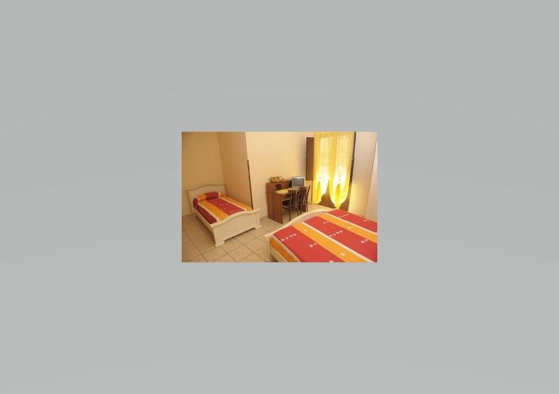 Standard Quadruple Room image 4
