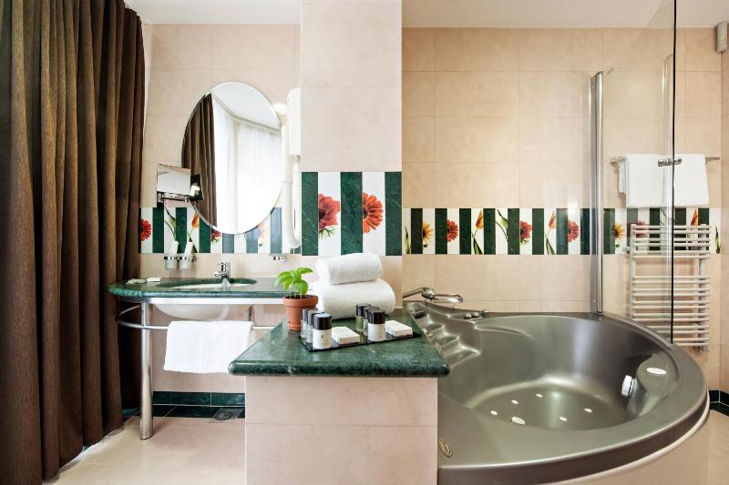 Special Offer - Double Room with New Year's Eve Dinner Package image 2