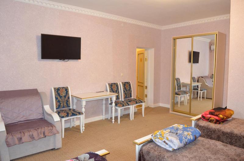 Quadruple Room with Balcony image 3